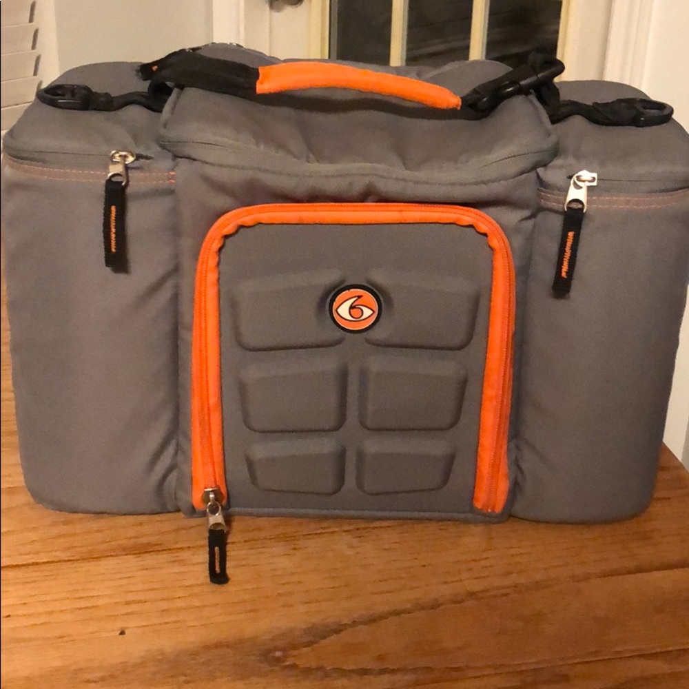 6 Pack Fitness Cooler